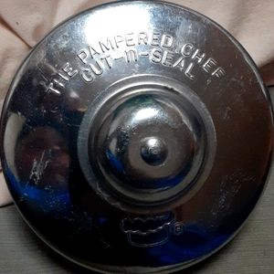 The Pampered Chef Cut And Seal 4" Pastry Press, Used